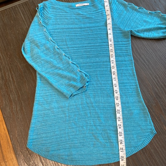 Ricki’s teal blue light sweater in size extra small. - Picture 7 of 9
